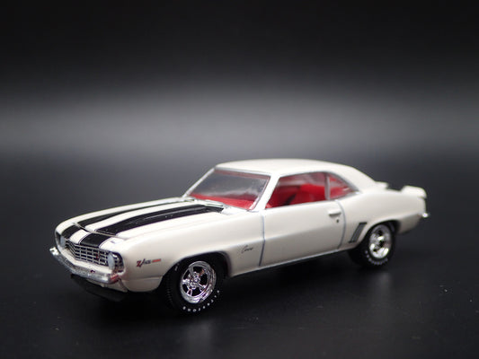 1969 69 CHEVY CHEVROLET CAMARO Z28 WHITE 1:64 SCALE DIORAMA DIECAST MODEL CAR
