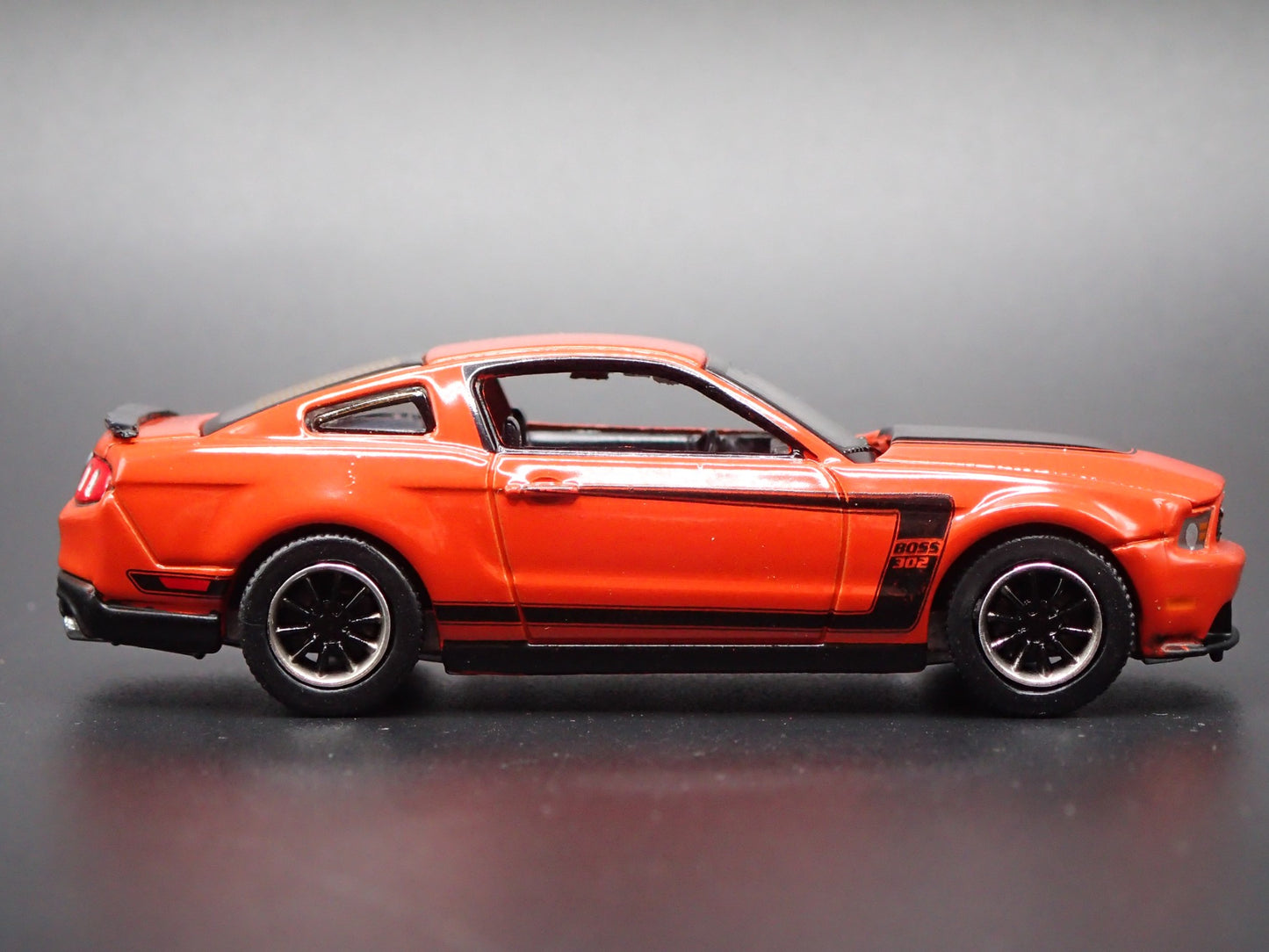 2012 12 FORD MUSTANG BOSS 302 ORANGE 1/64 SCALE COLLECTIBLE DIECAST MODEL CAR