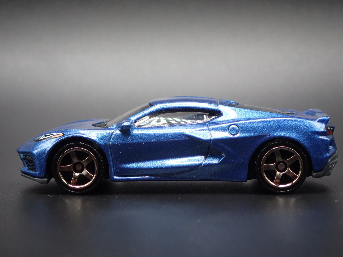 2020-2025 CHEVY CHEVROLET CORVETTE C8 BLUE 1:64 SCALE DIORAMA DIECAST MODEL CAR