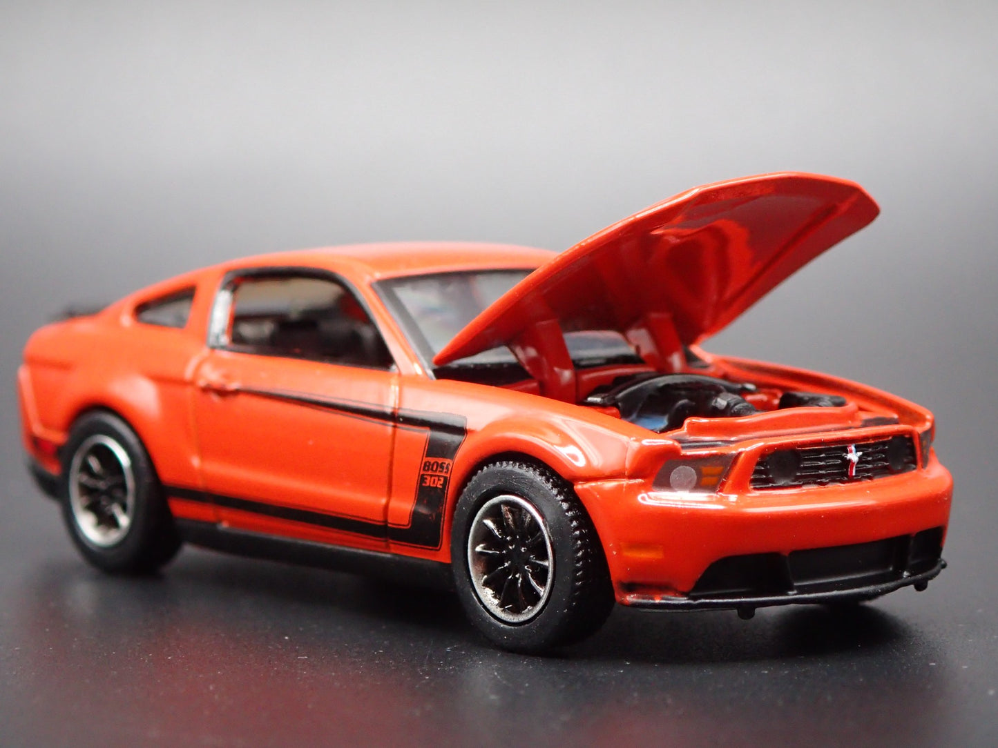 2012 12 FORD MUSTANG BOSS 302 ORANGE 1/64 SCALE COLLECTIBLE DIECAST MODEL CAR