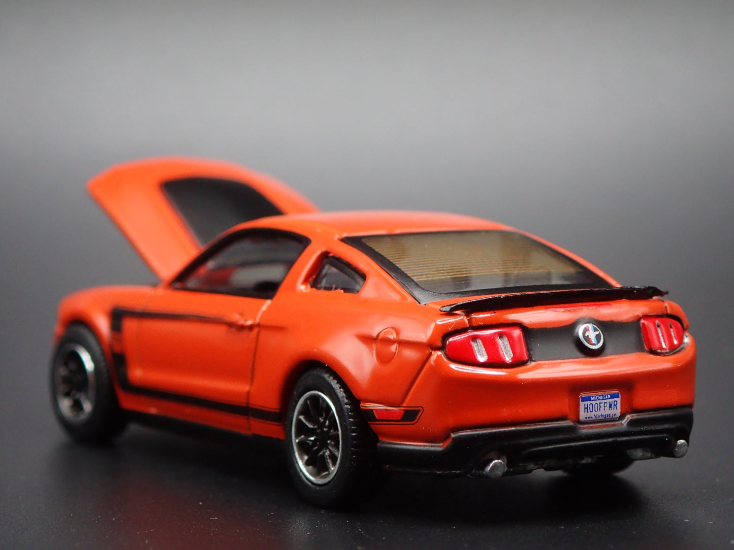 2012 12 FORD MUSTANG BOSS 302 ORANGE 1/64 SCALE COLLECTIBLE DIECAST MODEL CAR