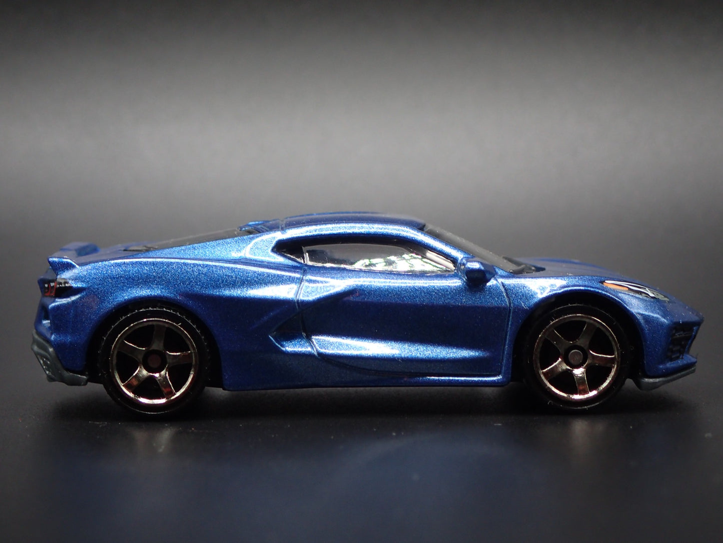 2020-2025 CHEVY CHEVROLET CORVETTE C8 BLUE 1:64 SCALE DIORAMA DIECAST MODEL CAR