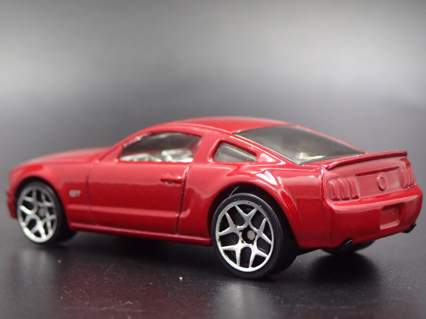 2005-2009 FORD MUSTANG GT RARE 1:64 SCALE COLLECTIBLE DIORAMA DIECAST MODEL CAR
