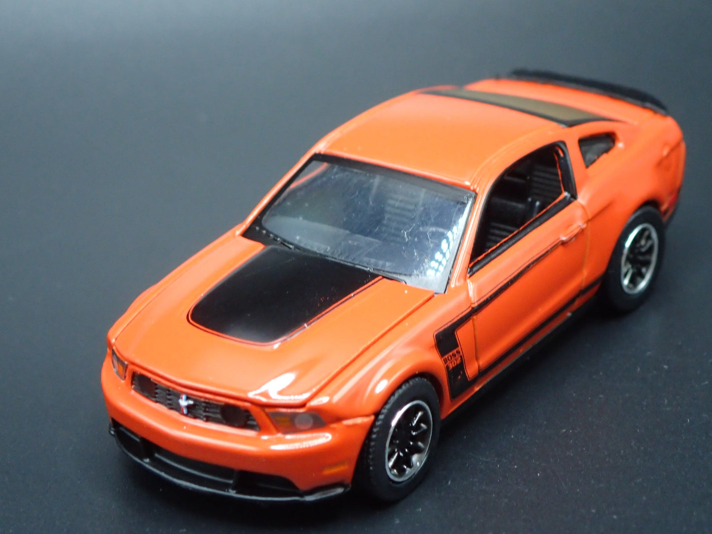 2012 12 FORD MUSTANG BOSS 302 ORANGE 1/64 SCALE COLLECTIBLE DIECAST MODEL CAR