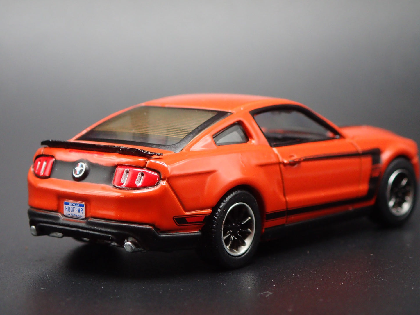 2012 12 FORD MUSTANG BOSS 302 ORANGE 1/64 SCALE COLLECTIBLE DIECAST MODEL CAR