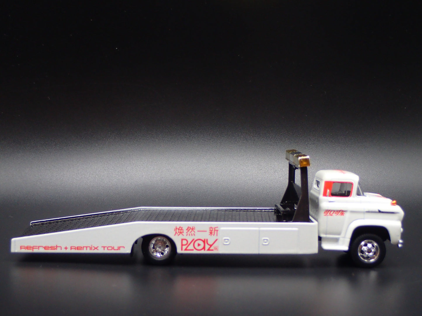 1958 CHEVROLET SPARTAN LCF COE RAMP TRUCK 1:64 SCALE DIORAMA DIECAST MODEL CAR