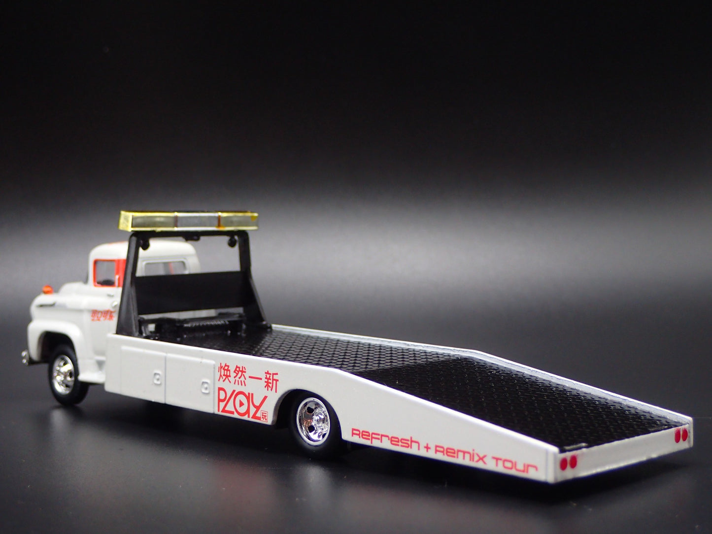 1958 CHEVROLET SPARTAN LCF COE RAMP TRUCK 1:64 SCALE DIORAMA DIECAST MODEL CAR