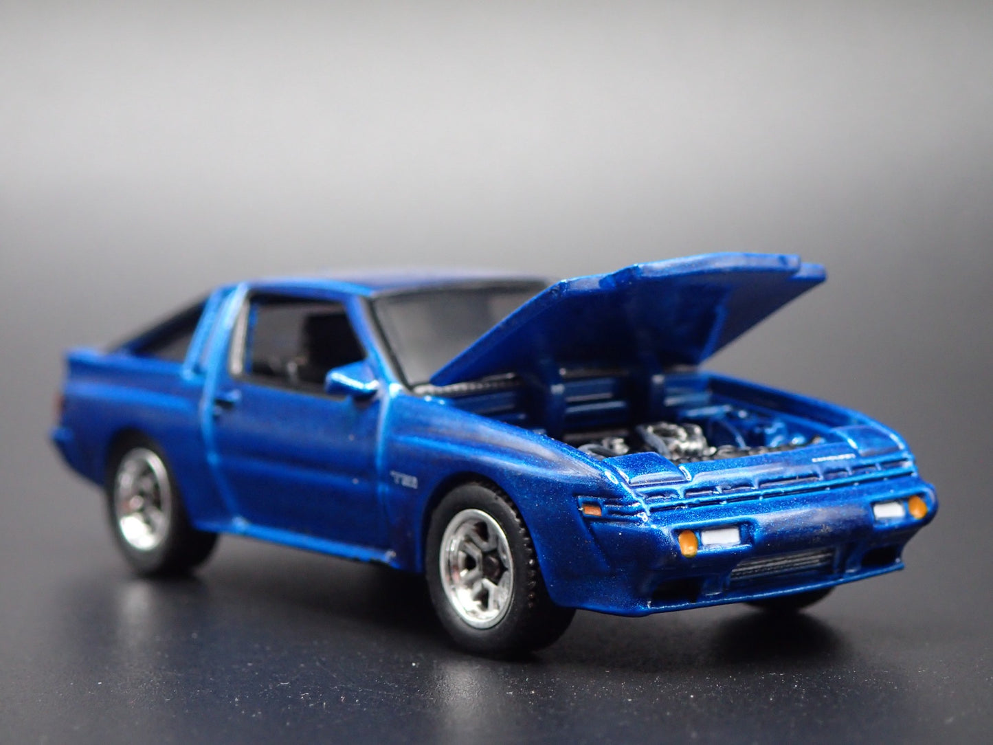 1983-1989 CHRYSLER CONQUEST TSI 1:64 SCALE COLLECTIBLE DIORAMA DIECAST MODEL CAR