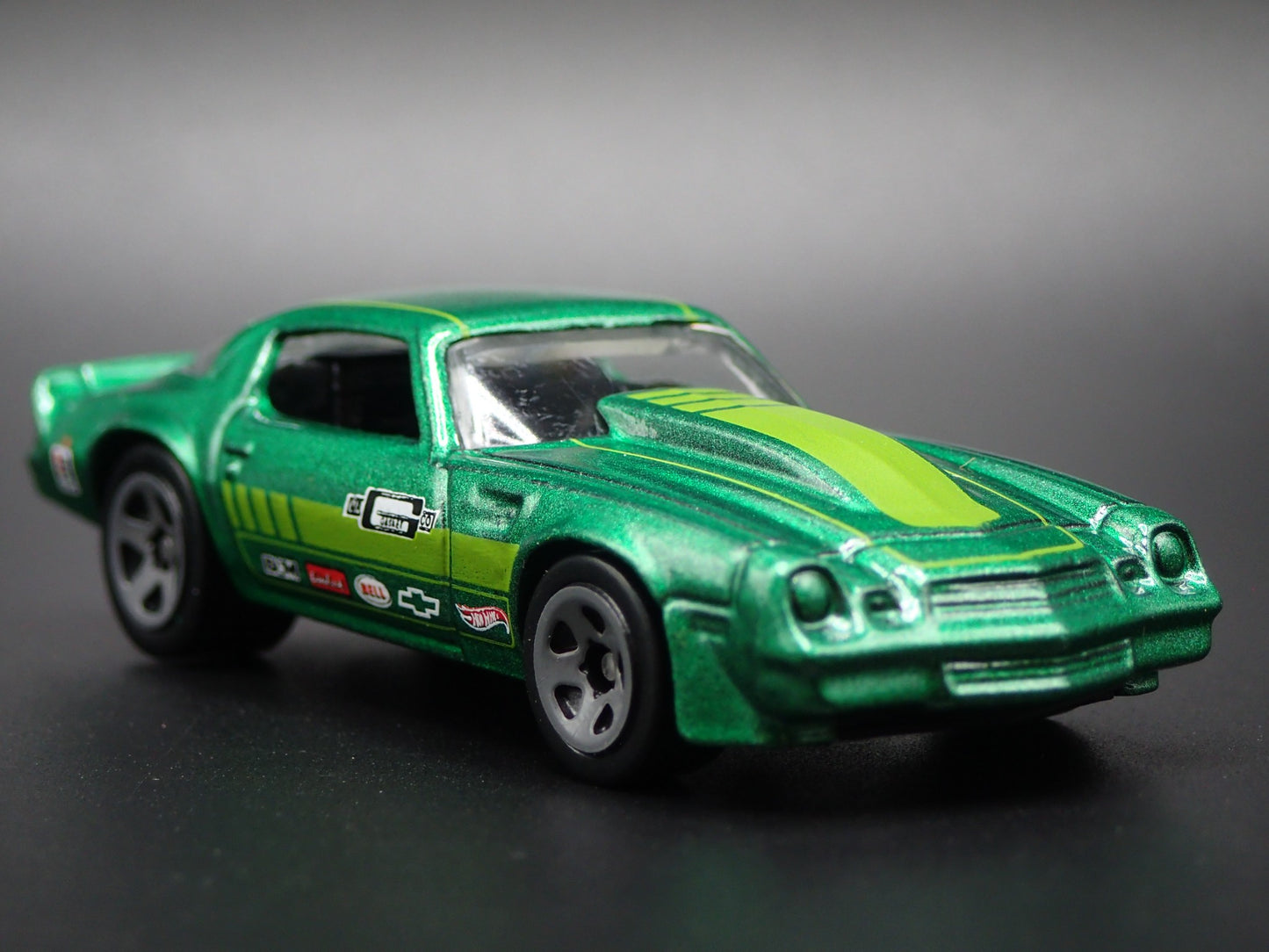 1981 81 CHEVY CHEVROLET CAMARO Z28 GREEN 1:64 SCALE DIORAMA DIECAST MODEL CAR