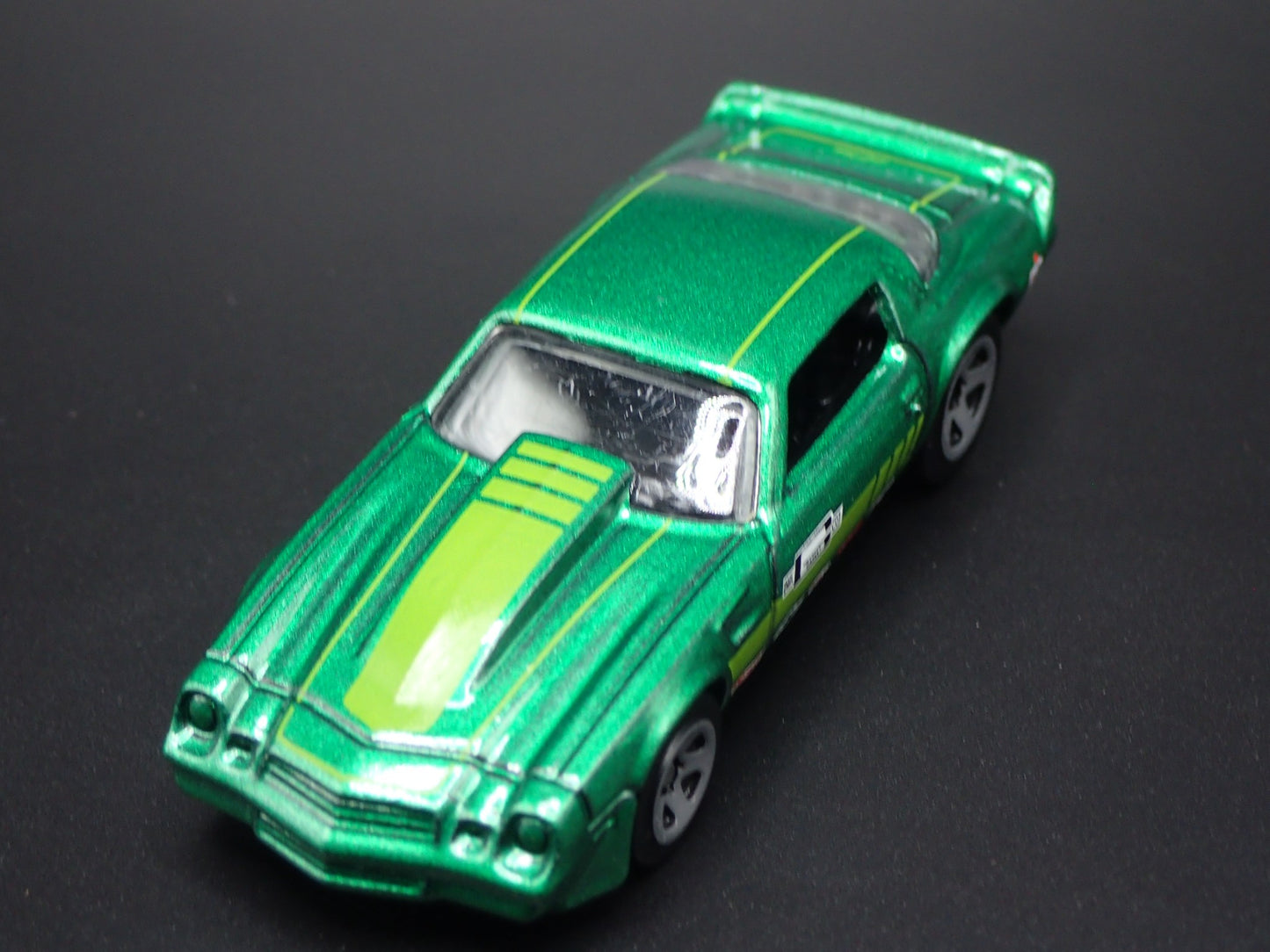 1981 81 CHEVY CHEVROLET CAMARO Z28 GREEN 1:64 SCALE DIORAMA DIECAST MODEL CAR