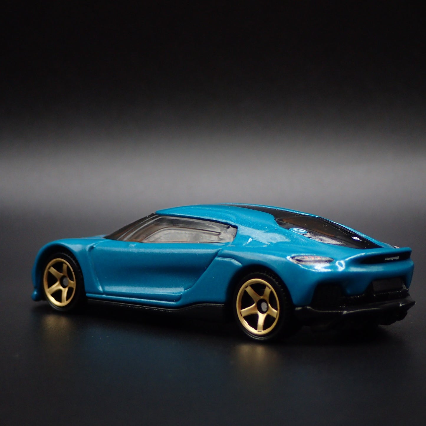 2024-2025 KOENIGSEGG GEMERA SUPER CAR GREEN 1:64 SCALE DIORAMA DIECAST MODEL CAR