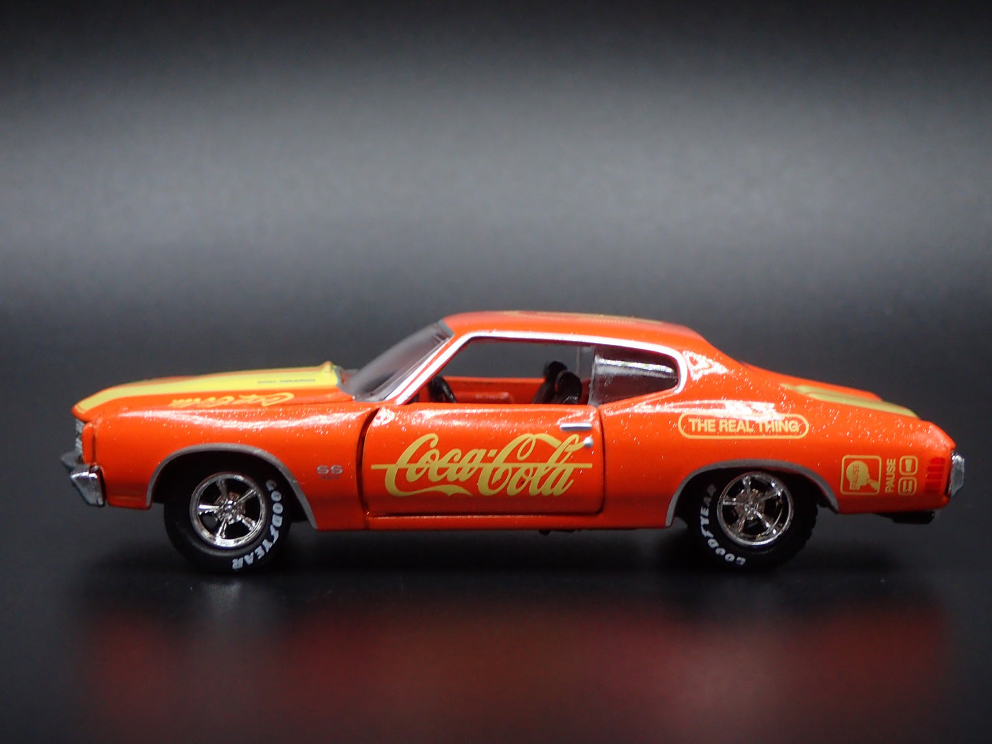 1970 70 CHEVY CHEVROLET CHEVELLE SS 1:64 SCALE DIORAMA DIECAST MODEL CAR