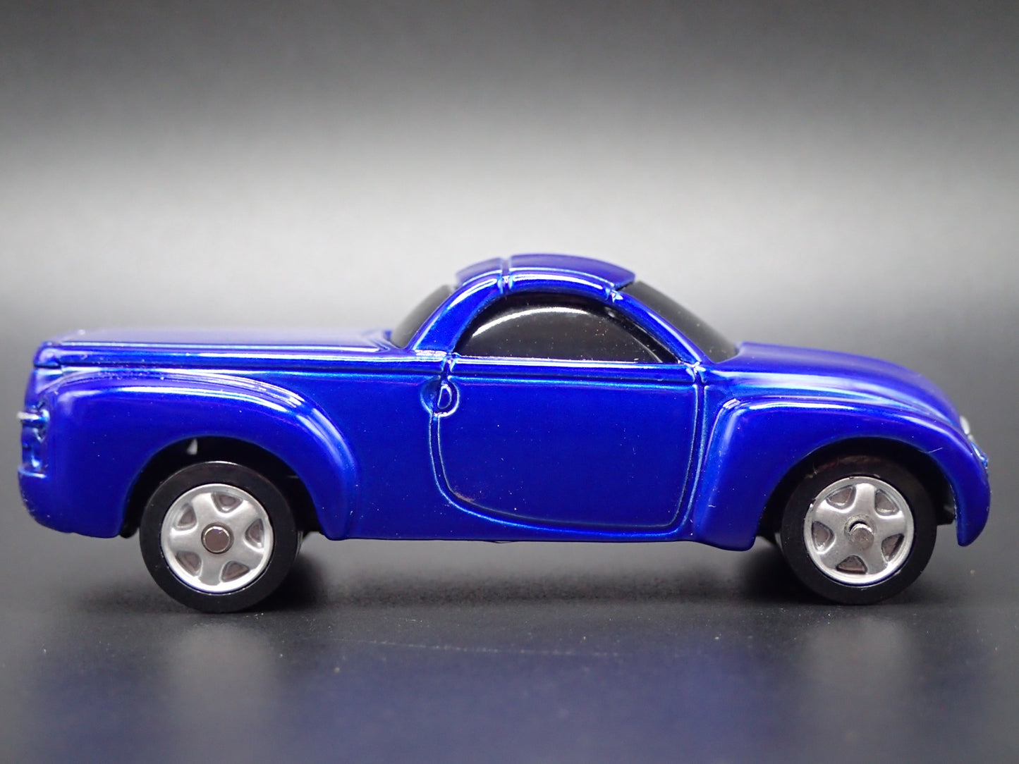 2003-2006 CHEVROLET SSR TRUCK BLUE 1:64 SCALE COLLECTIBLE DIECAST MODEL CAR