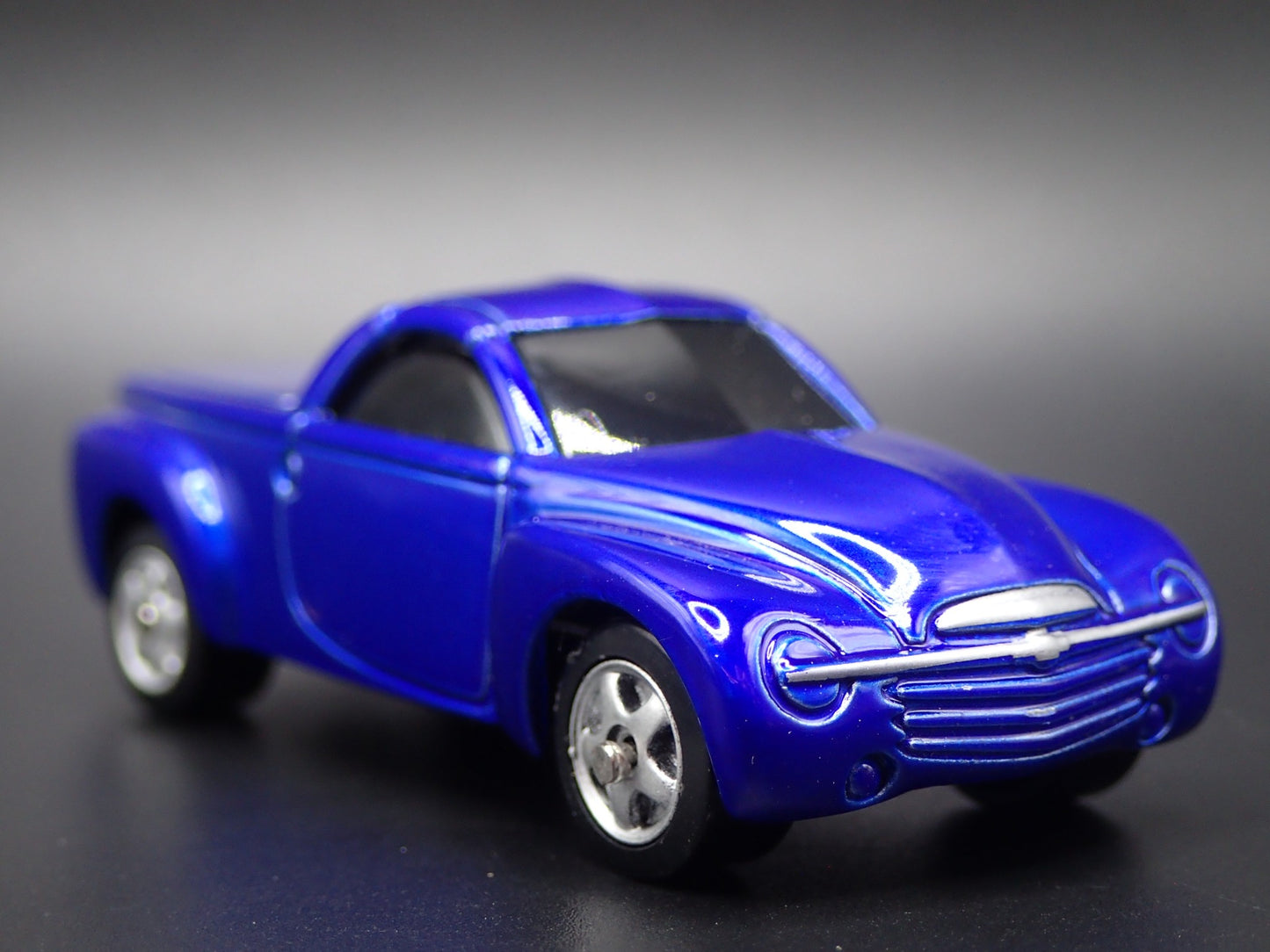 2003-2006 CHEVROLET SSR TRUCK BLUE 1:64 SCALE COLLECTIBLE DIECAST MODEL CAR