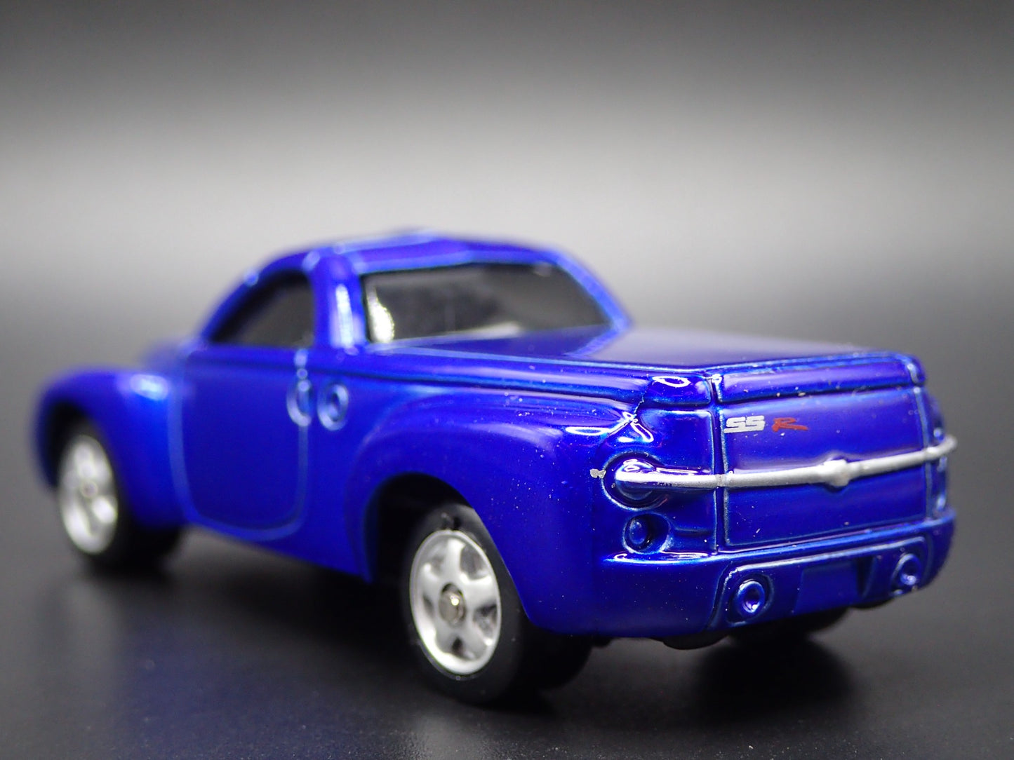 2003-2006 CHEVROLET SSR TRUCK BLUE 1:64 SCALE COLLECTIBLE DIECAST MODEL CAR