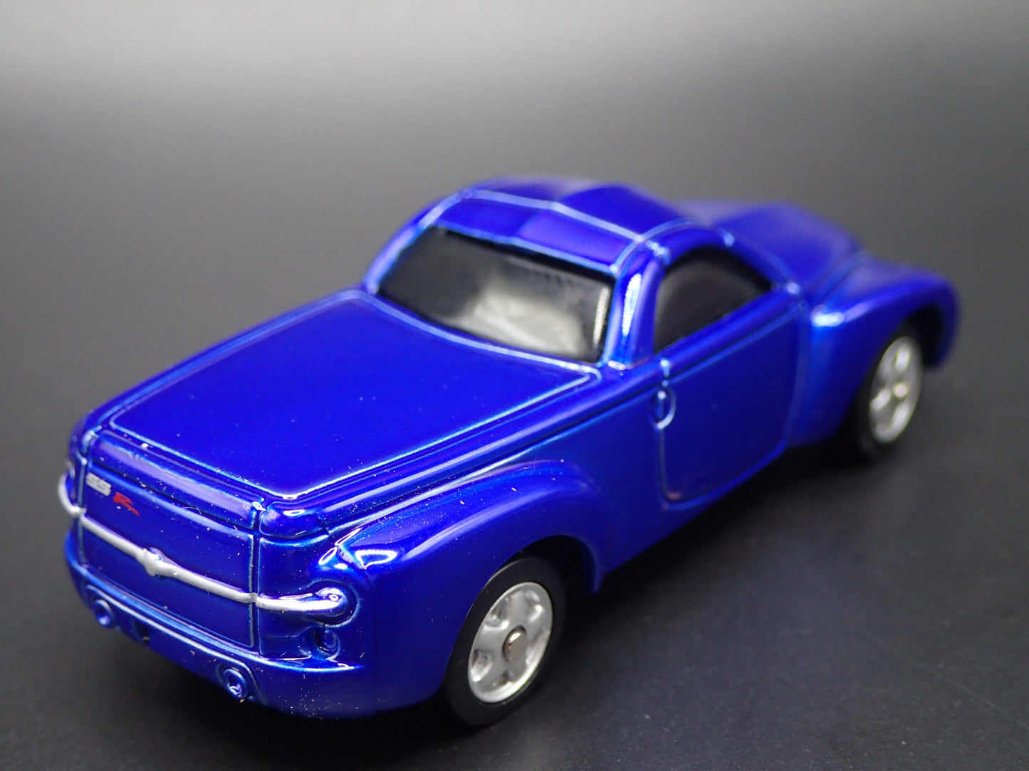 2003-2006 CHEVROLET SSR TRUCK BLUE 1:64 SCALE COLLECTIBLE DIECAST MODEL CAR