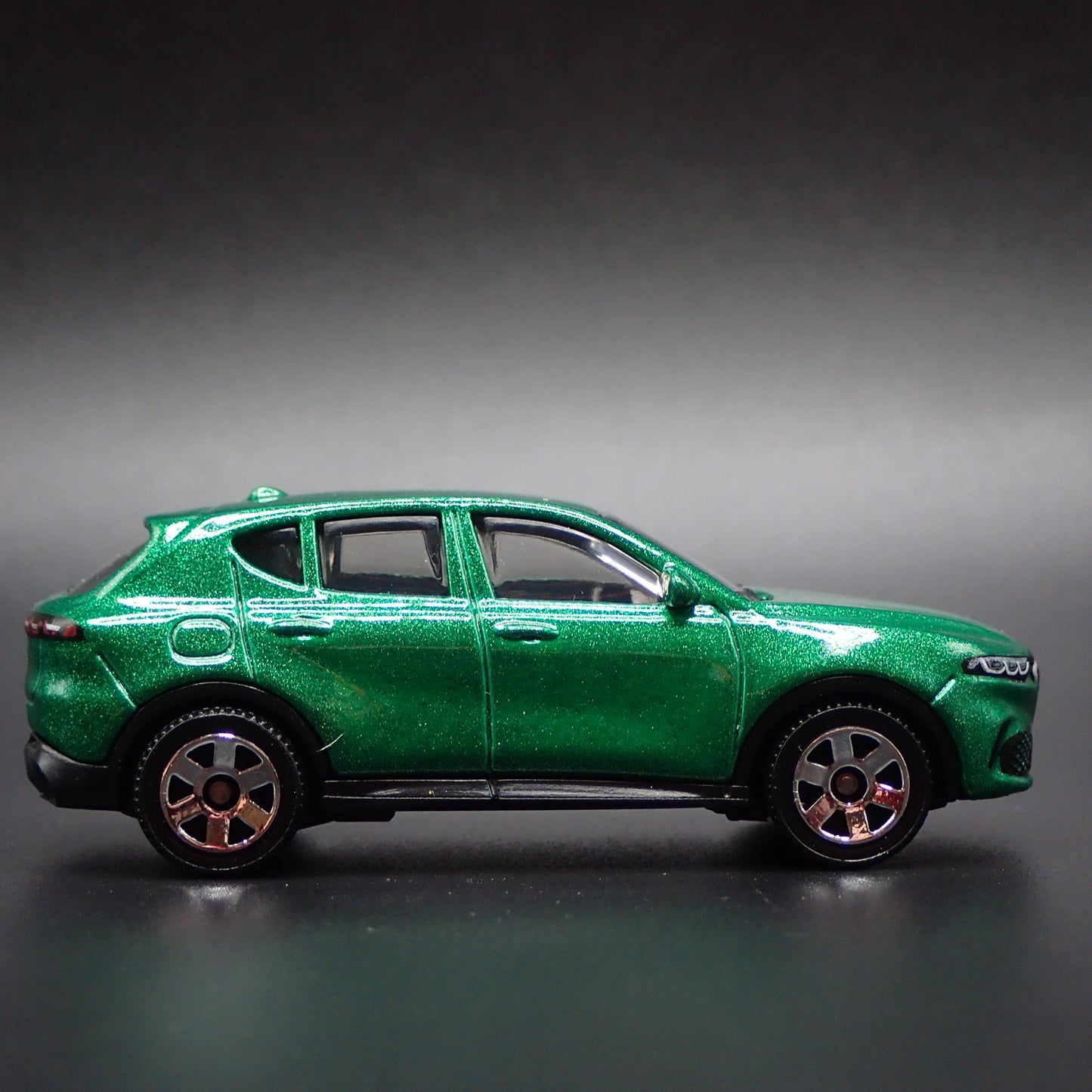 2023-2025 ALFA ROMEO TONALE SUV 1:64 SCALE COLLECTIBLE DIORAMA DIECAST MODEL CAR
