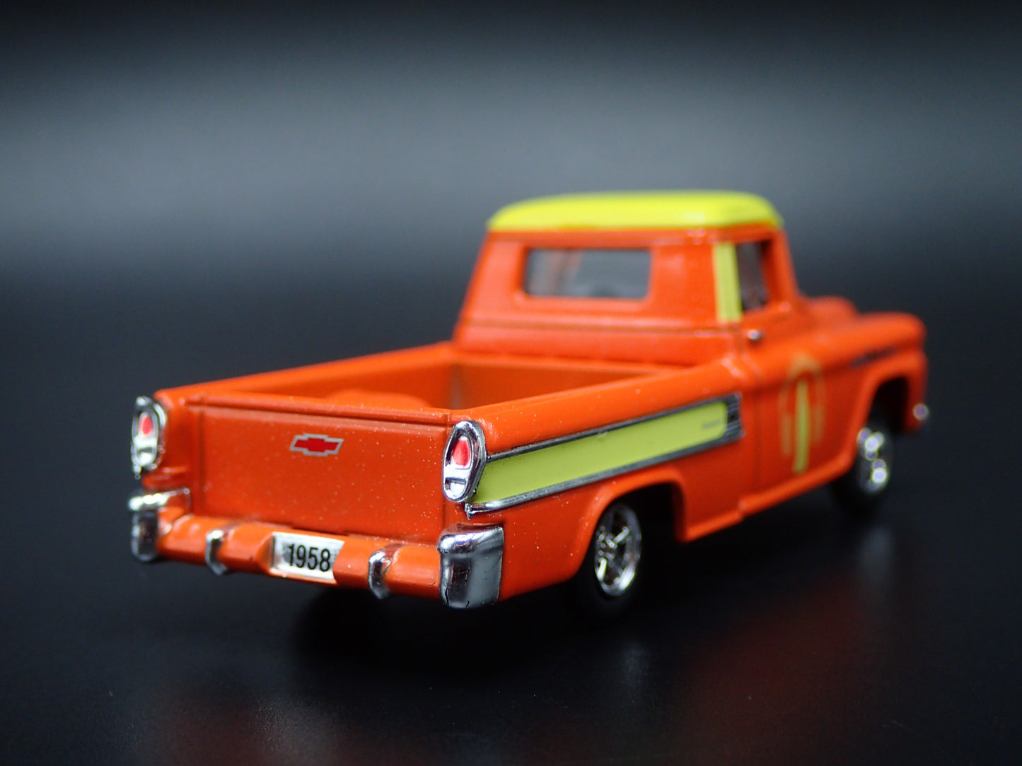 1958 58 CHEVY CHEVROLET APACHE CAMEO PICKUP TRUCK  1:64 SCALE DIECAST MODEL CAR