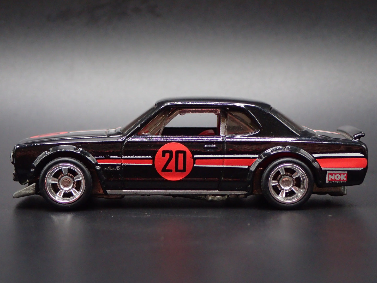 1968-1972 NISSAN SKYLINE HT 2000 GTX BLACK 1:64 SCALE DIORAMA DIECAST MODEL CAR