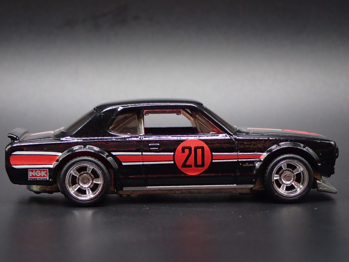 1968-1972 NISSAN SKYLINE HT 2000 GTX BLACK 1:64 SCALE DIORAMA DIECAST MODEL CAR