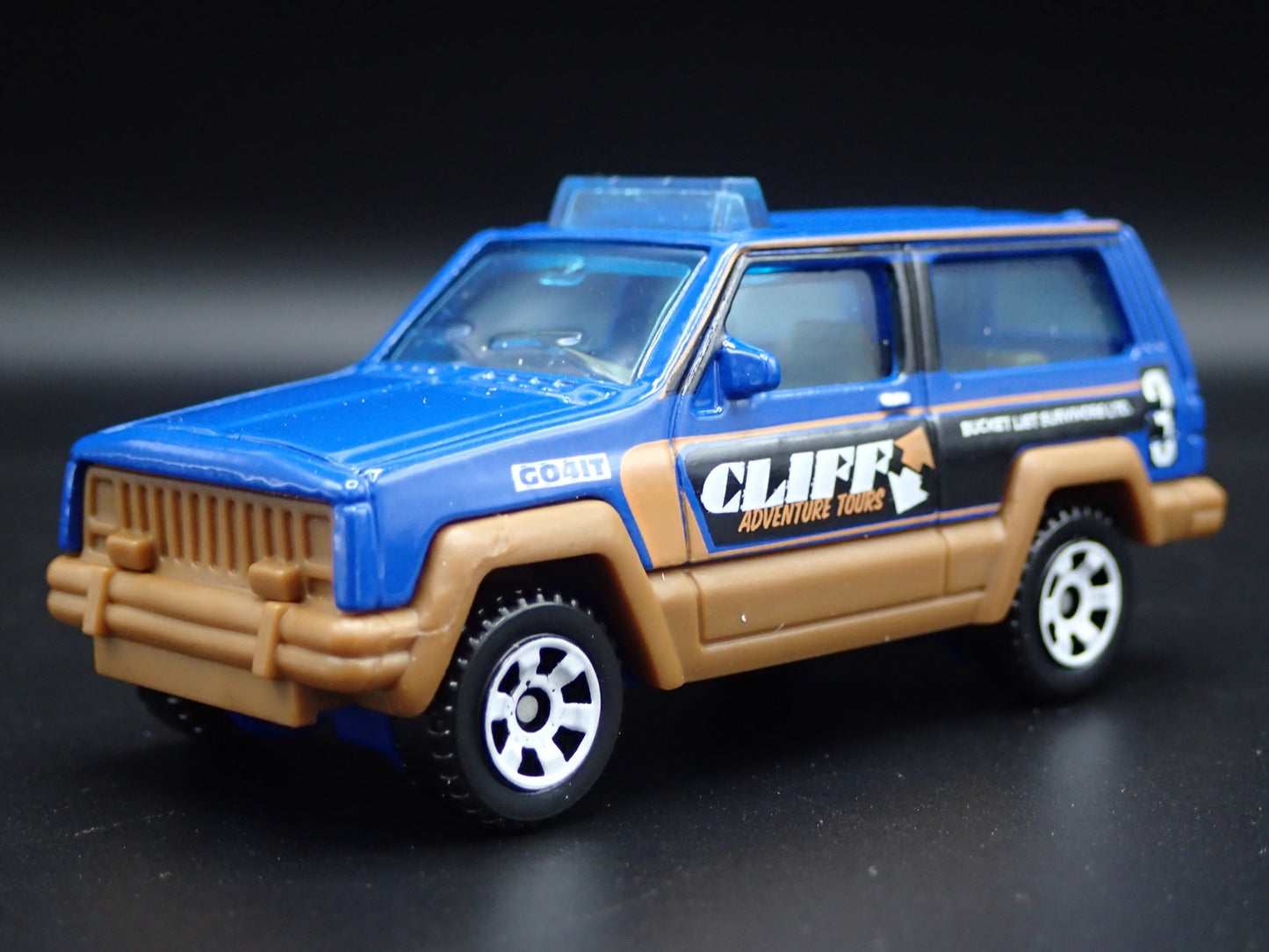 1984- 2001 JEEP CHEROKEE ADVENTURE TOURS W/ HITCH 1:64 SCALE DIECAST MODEL CAR