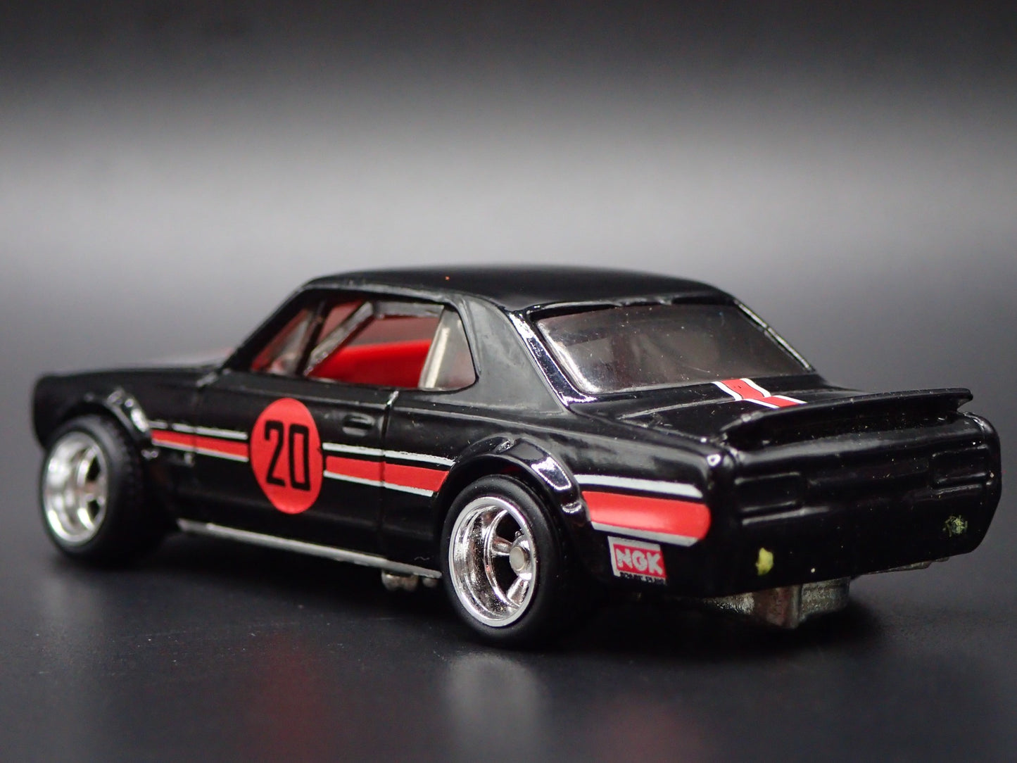 1968-1972 NISSAN SKYLINE HT 2000 GTX BLACK 1:64 SCALE DIORAMA DIECAST MODEL CAR