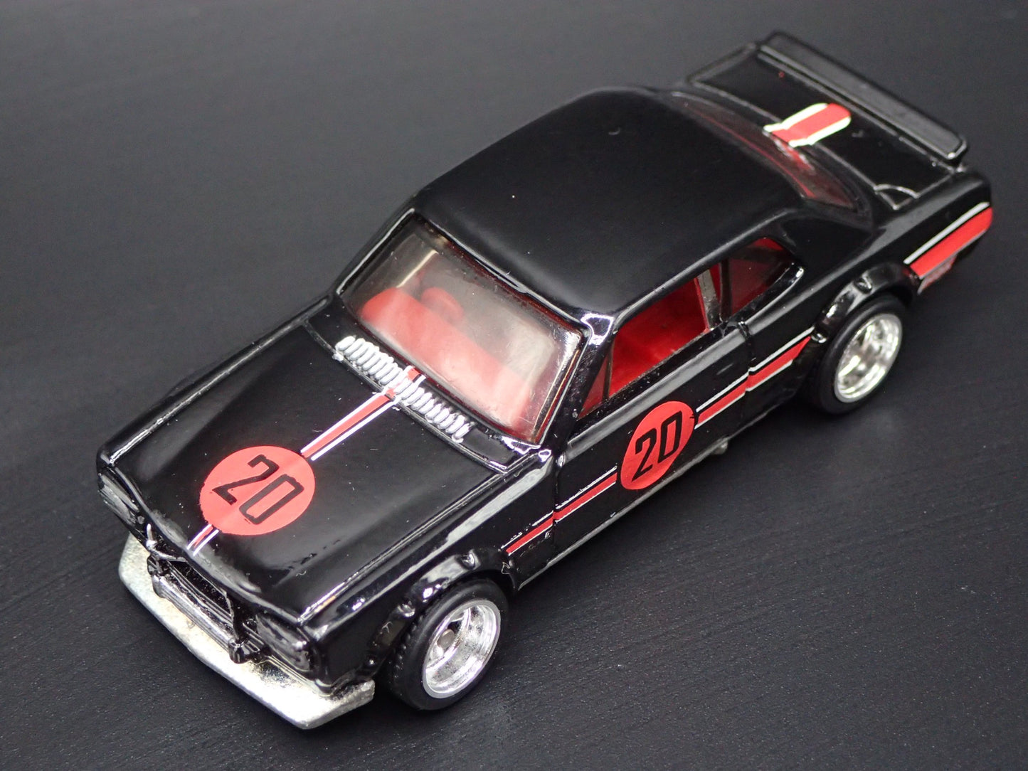 1968-1972 NISSAN SKYLINE HT 2000 GTX BLACK 1:64 SCALE DIORAMA DIECAST MODEL CAR