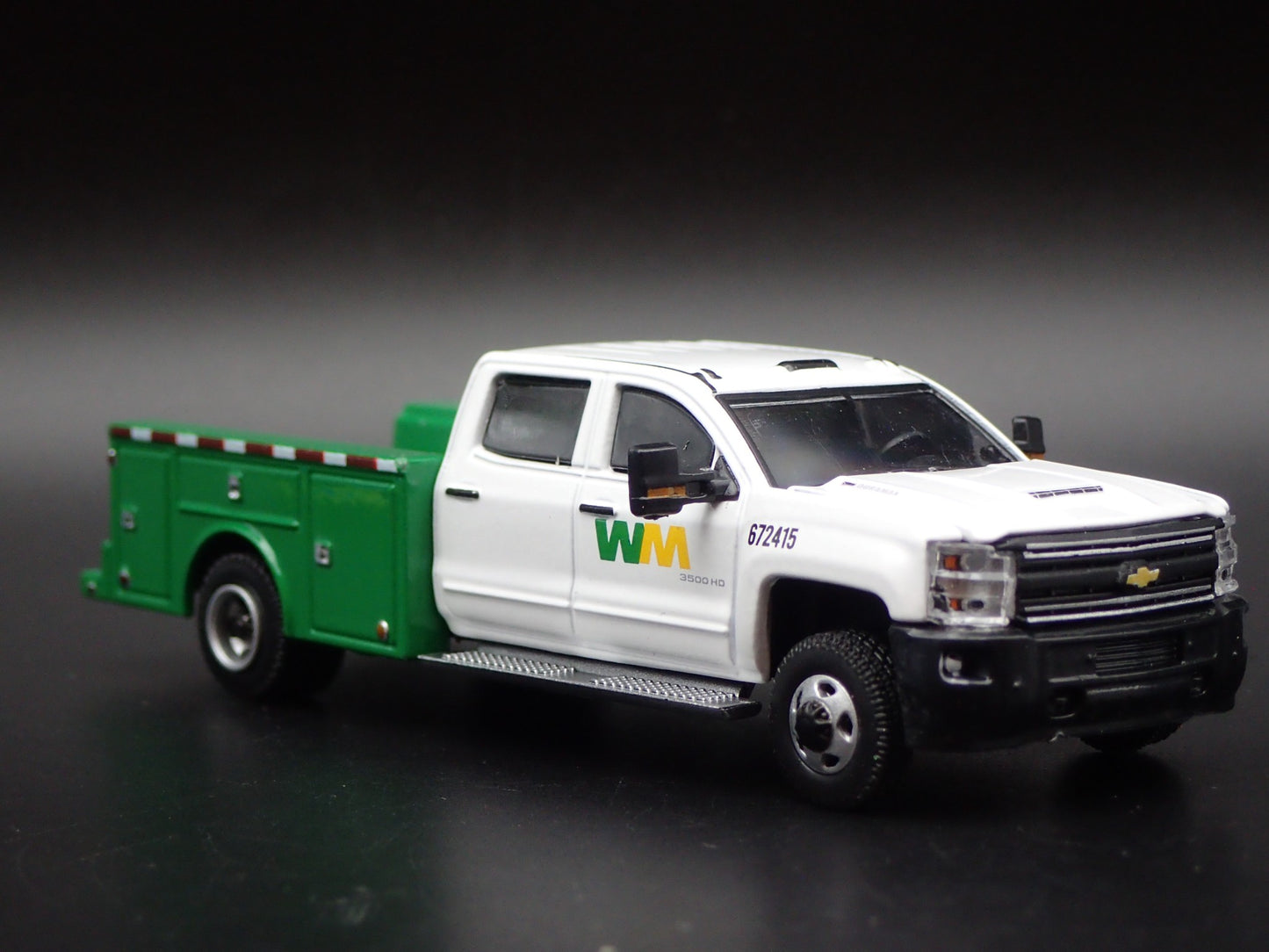 2018 CHEVY CHEVROLET SILVERADO 3500 DUALLY TRUCK W/ HITCH 1:64 DIECAST MODEL CAR