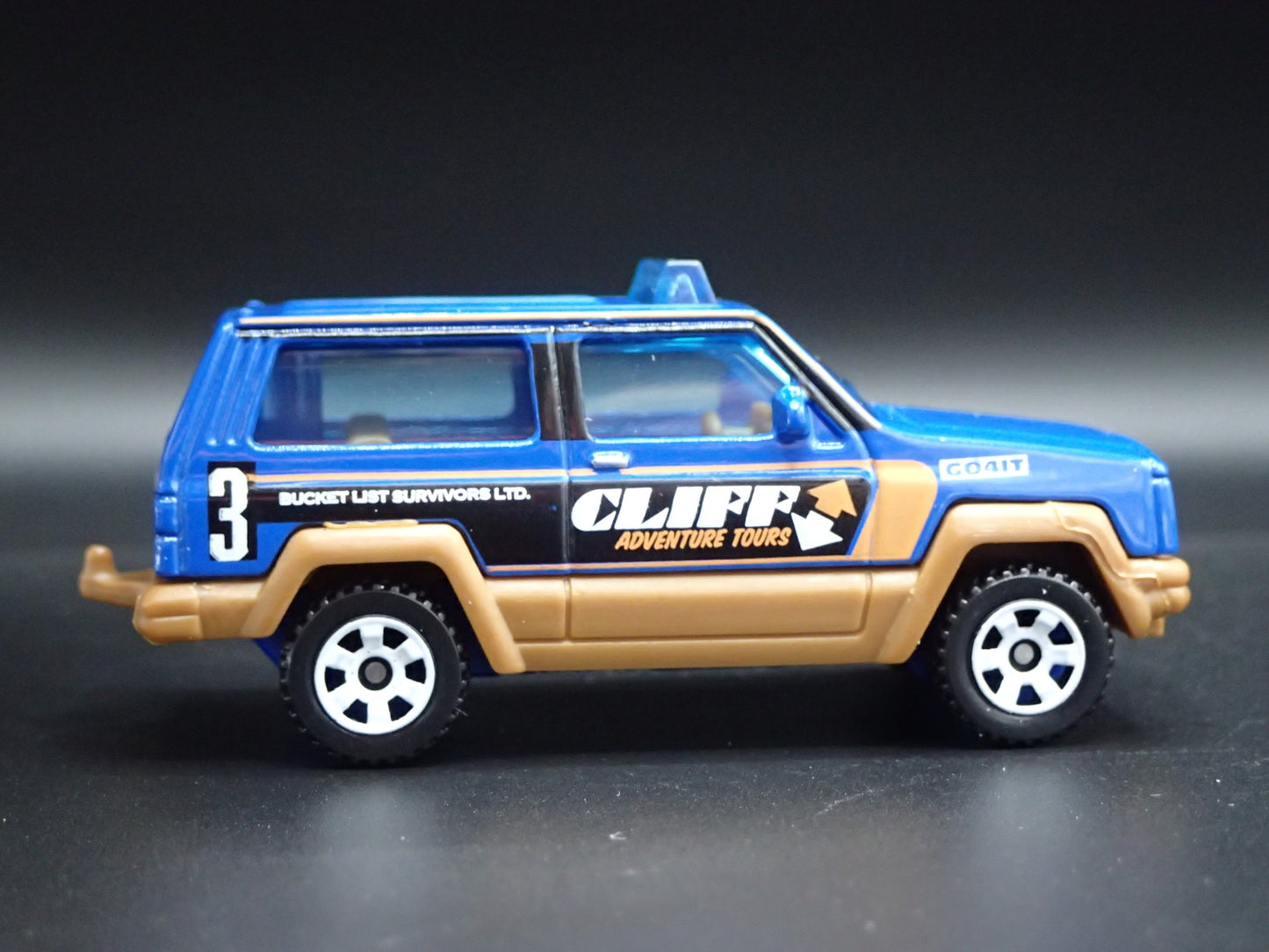 1984- 2001 JEEP CHEROKEE ADVENTURE TOURS W/ HITCH 1:64 SCALE DIECAST MODEL CAR