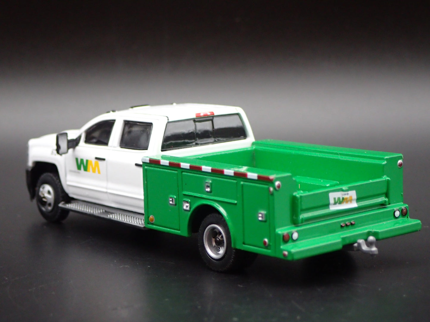 2018 CHEVY CHEVROLET SILVERADO 3500 DUALLY TRUCK W/ HITCH 1:64 DIECAST MODEL CAR