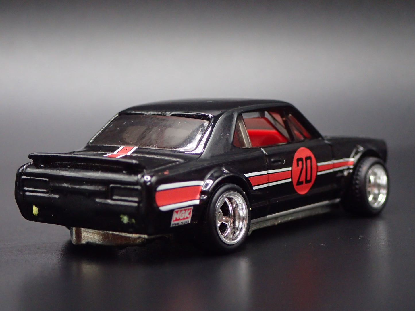 1968-1972 NISSAN SKYLINE HT 2000 GTX BLACK 1:64 SCALE DIORAMA DIECAST MODEL CAR