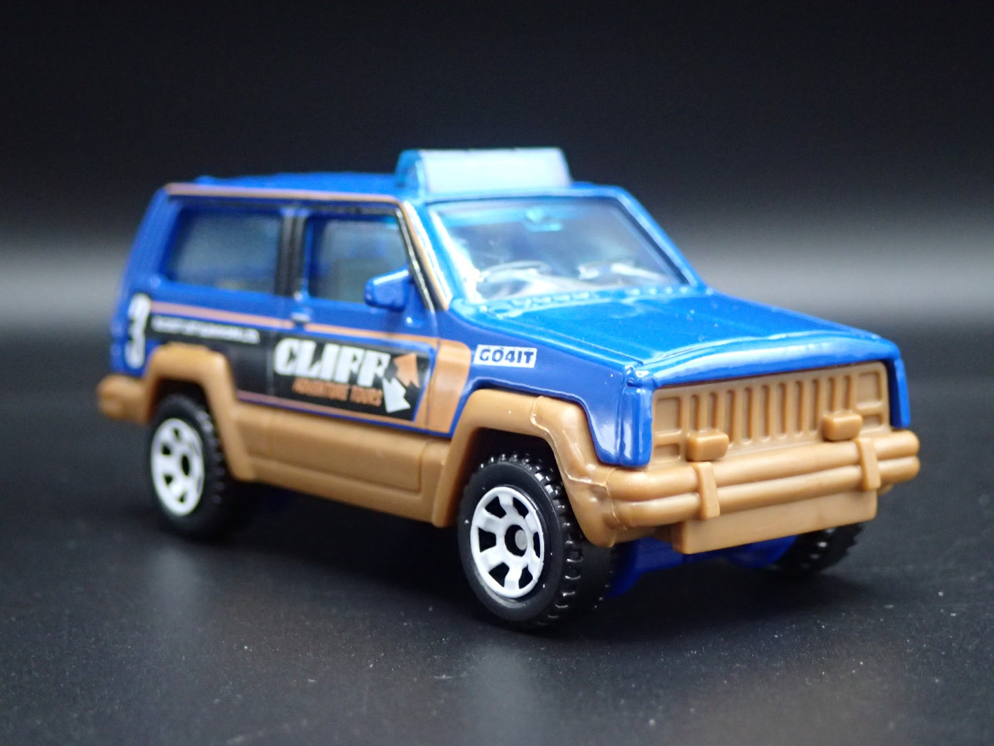 1984- 2001 JEEP CHEROKEE ADVENTURE TOURS W/ HITCH 1:64 SCALE DIECAST MODEL CAR