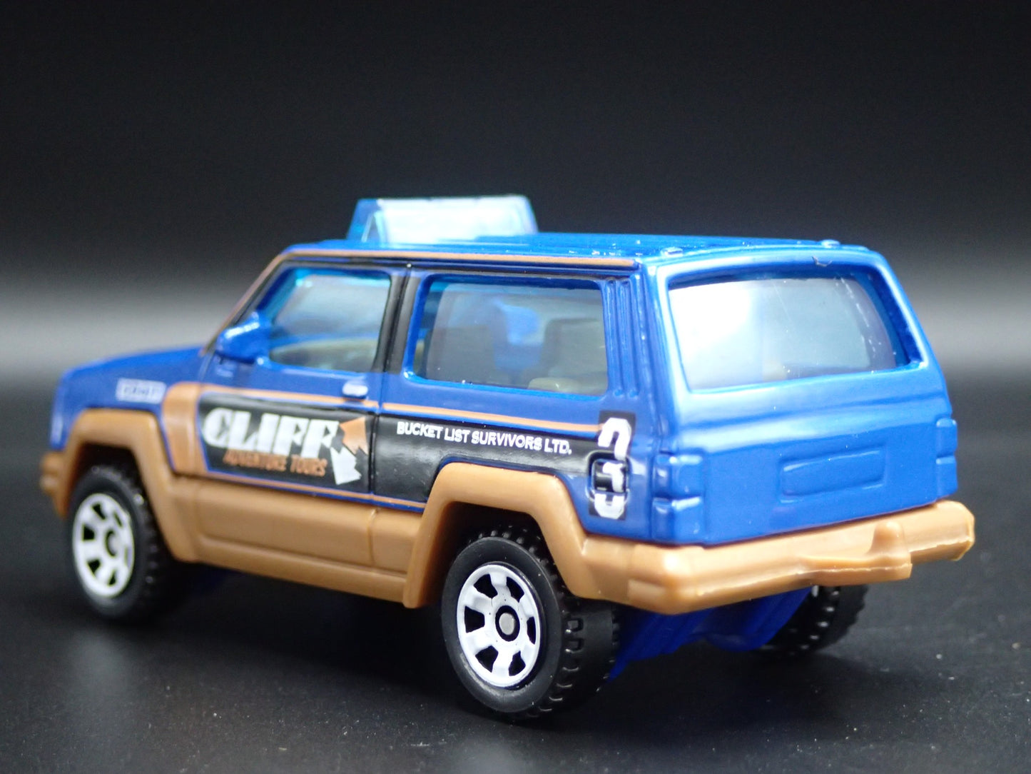 1984- 2001 JEEP CHEROKEE ADVENTURE TOURS W/ HITCH 1:64 SCALE DIECAST MODEL CAR