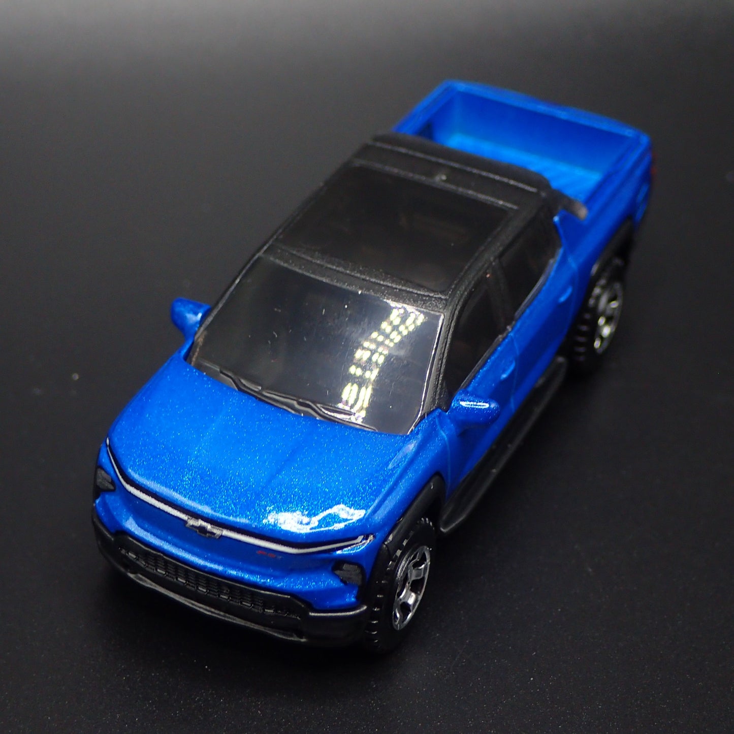 2024-2025 CHEVY CHEVROLET SILVERADO EV ELECTRIC TRUCK 1:64 DIECAST MODEL CAR