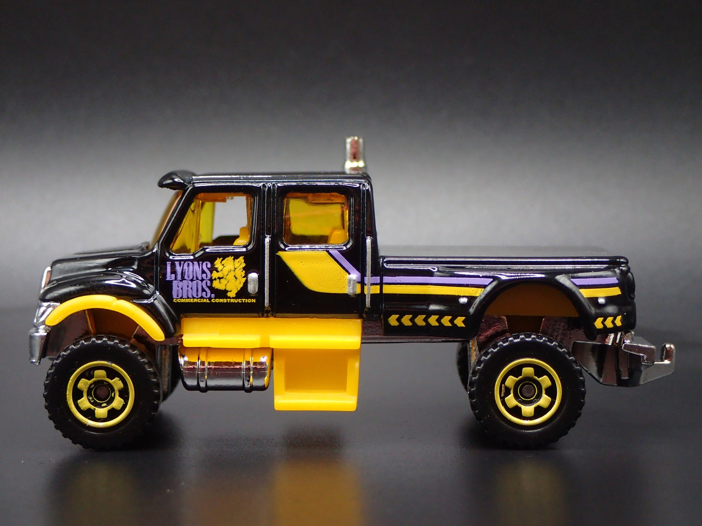 2004-2008 INTERNATIONAL CXT PICKUP TRUCK 1:64 MB SCALE DIORAMA DIECAST MODEL CAR