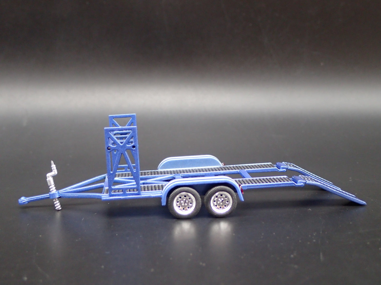 TANDEM FLATBED CAR TRAILER w/ LOADING RAMPS 1:64 SCALE DIORAMA DIECAST MODEL