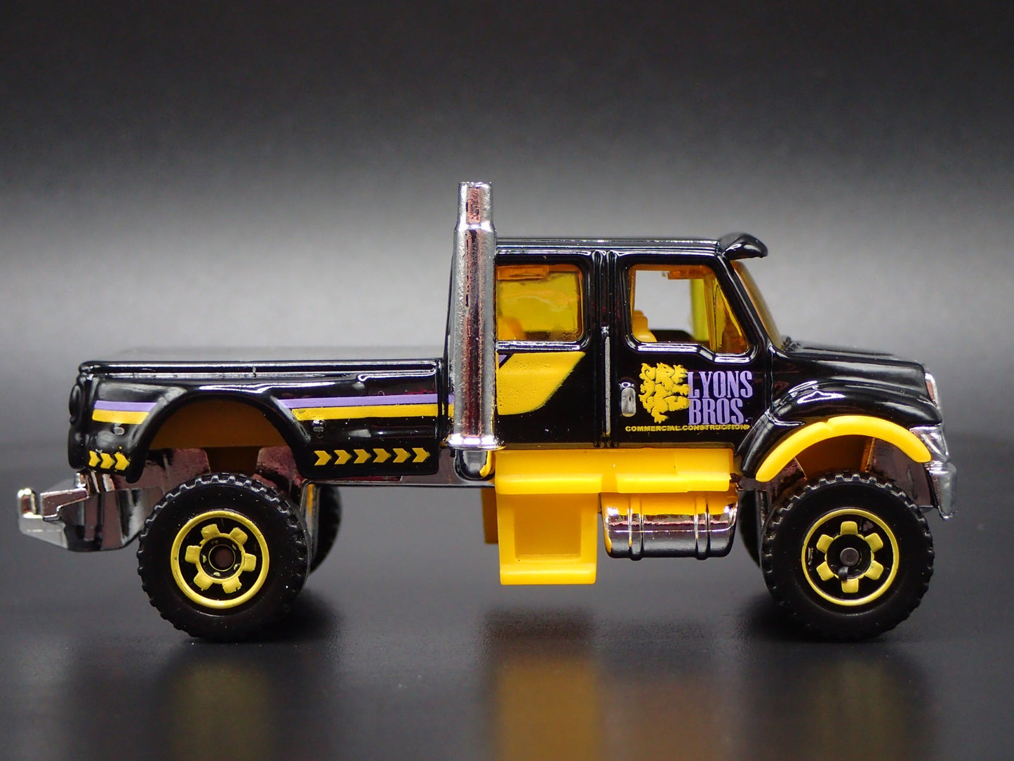 2004-2008 INTERNATIONAL CXT PICKUP TRUCK 1:64 MB SCALE DIORAMA DIECAST MODEL CAR