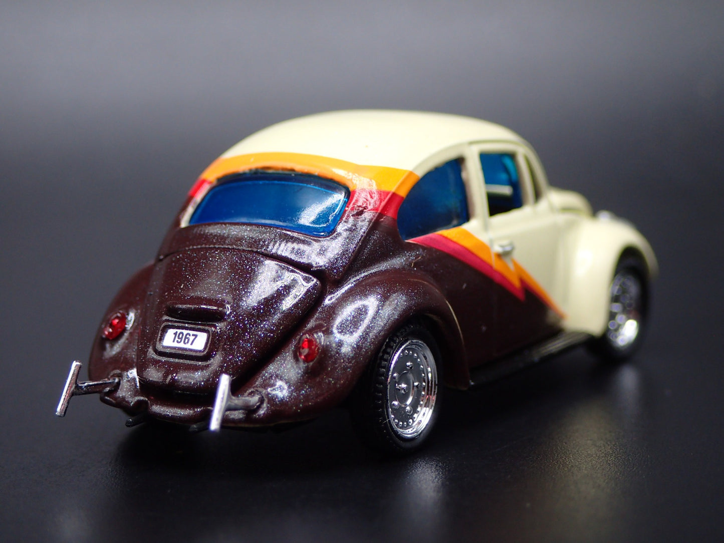 1960-1967 VW VOLKSWAGEN BEETLE BUG CREAM 1:64 SCALE DIORAMA DIECAST MODEL CAR
