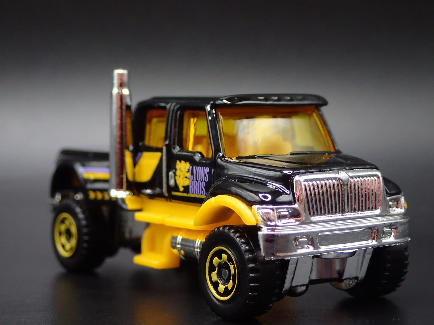 2004-2008 INTERNATIONAL CXT PICKUP TRUCK 1:64 MB SCALE DIORAMA DIECAST MODEL CAR