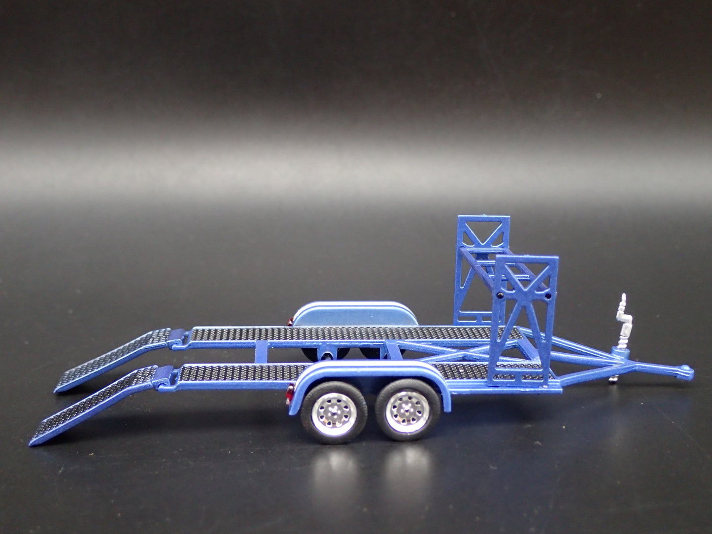 TANDEM FLATBED CAR TRAILER w/ LOADING RAMPS 1:64 SCALE DIORAMA DIECAST MODEL