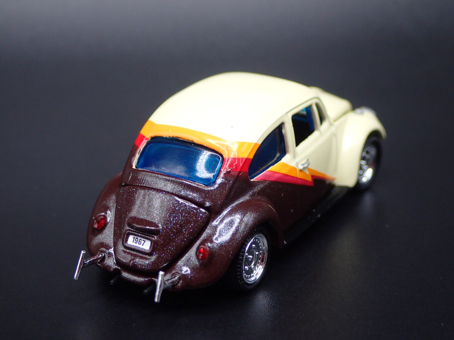 1960-1967 VW VOLKSWAGEN BEETLE BUG CREAM 1:64 SCALE DIORAMA DIECAST MODEL CAR