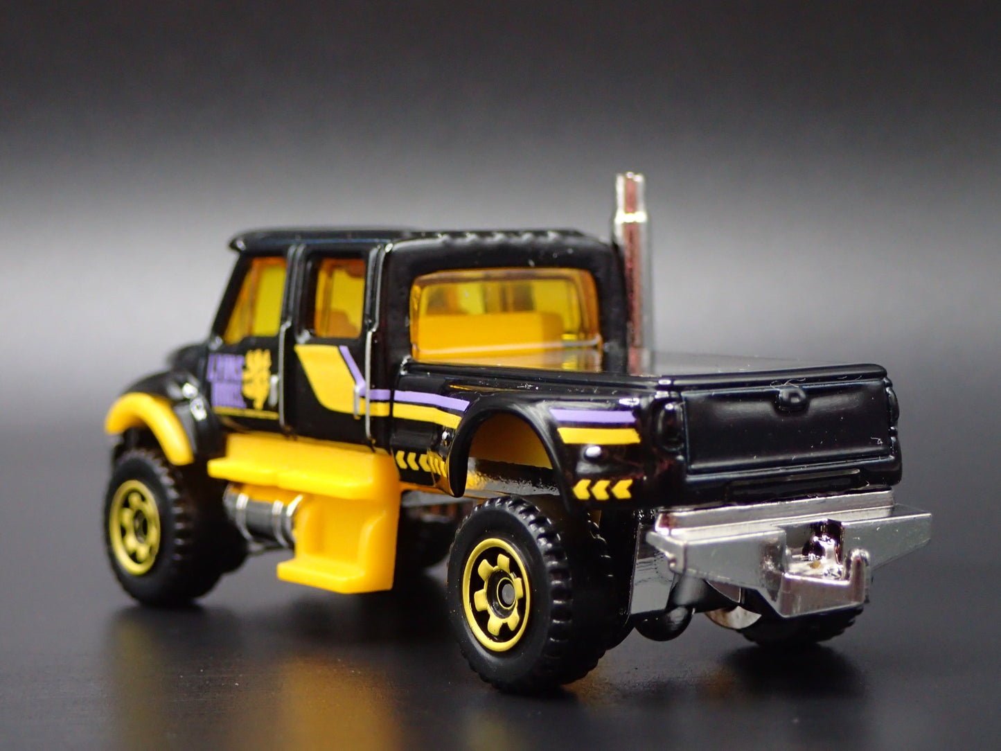 2004-2008 INTERNATIONAL CXT PICKUP TRUCK 1:64 MB SCALE DIORAMA DIECAST MODEL CAR