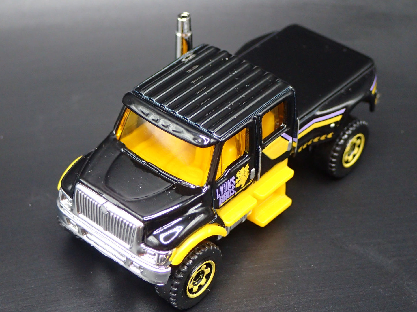 2004-2008 INTERNATIONAL CXT PICKUP TRUCK 1:64 MB SCALE DIORAMA DIECAST MODEL CAR