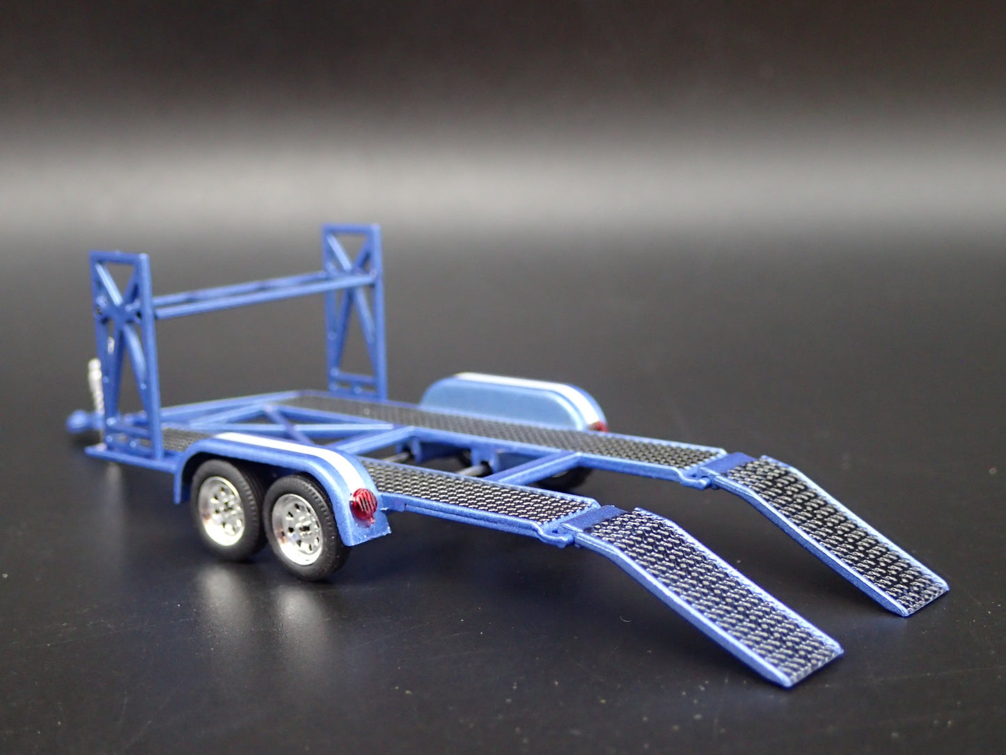 TANDEM FLATBED CAR TRAILER w/ LOADING RAMPS 1:64 SCALE DIORAMA DIECAST MODEL