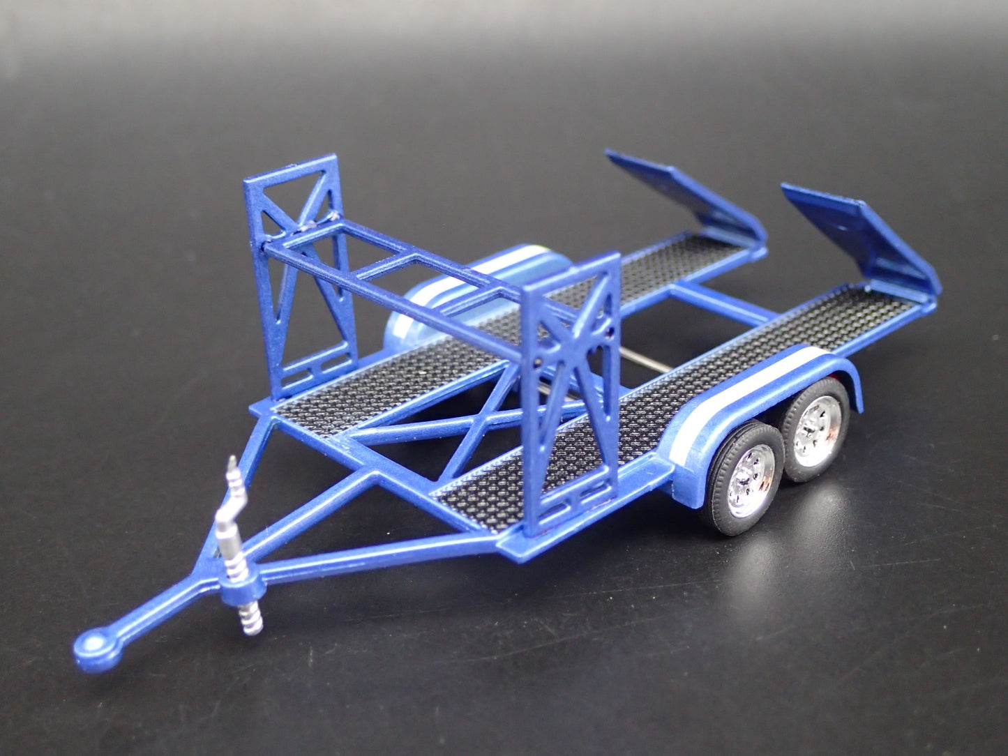 TANDEM FLATBED CAR TRAILER w/ LOADING RAMPS 1:64 SCALE DIORAMA DIECAST MODEL