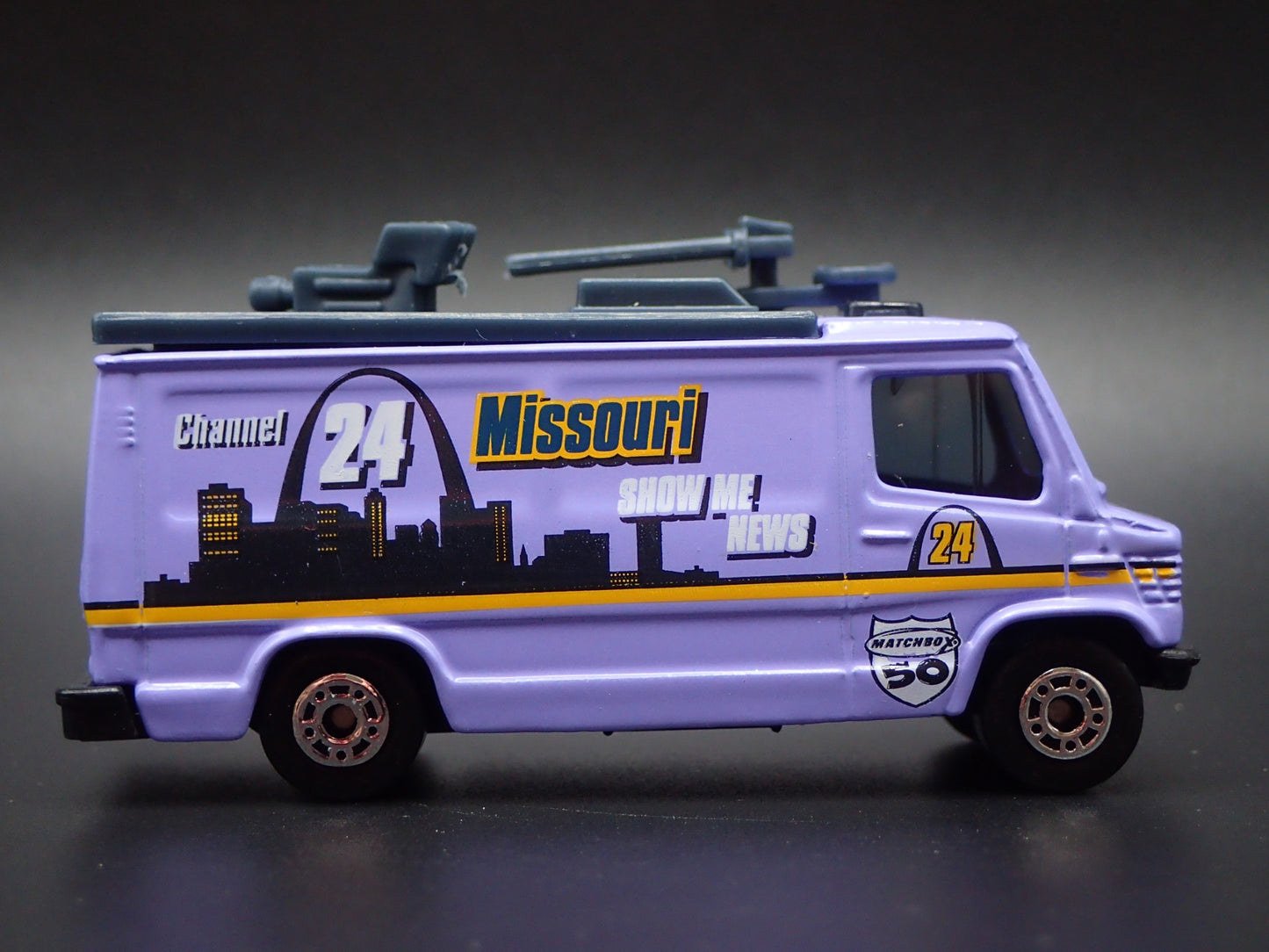TV NEWS TRUCK VINTAGE MISSOURI 1:64 SCALE COLLECTIBLE DIORAMA DIECAST MODEL CAR