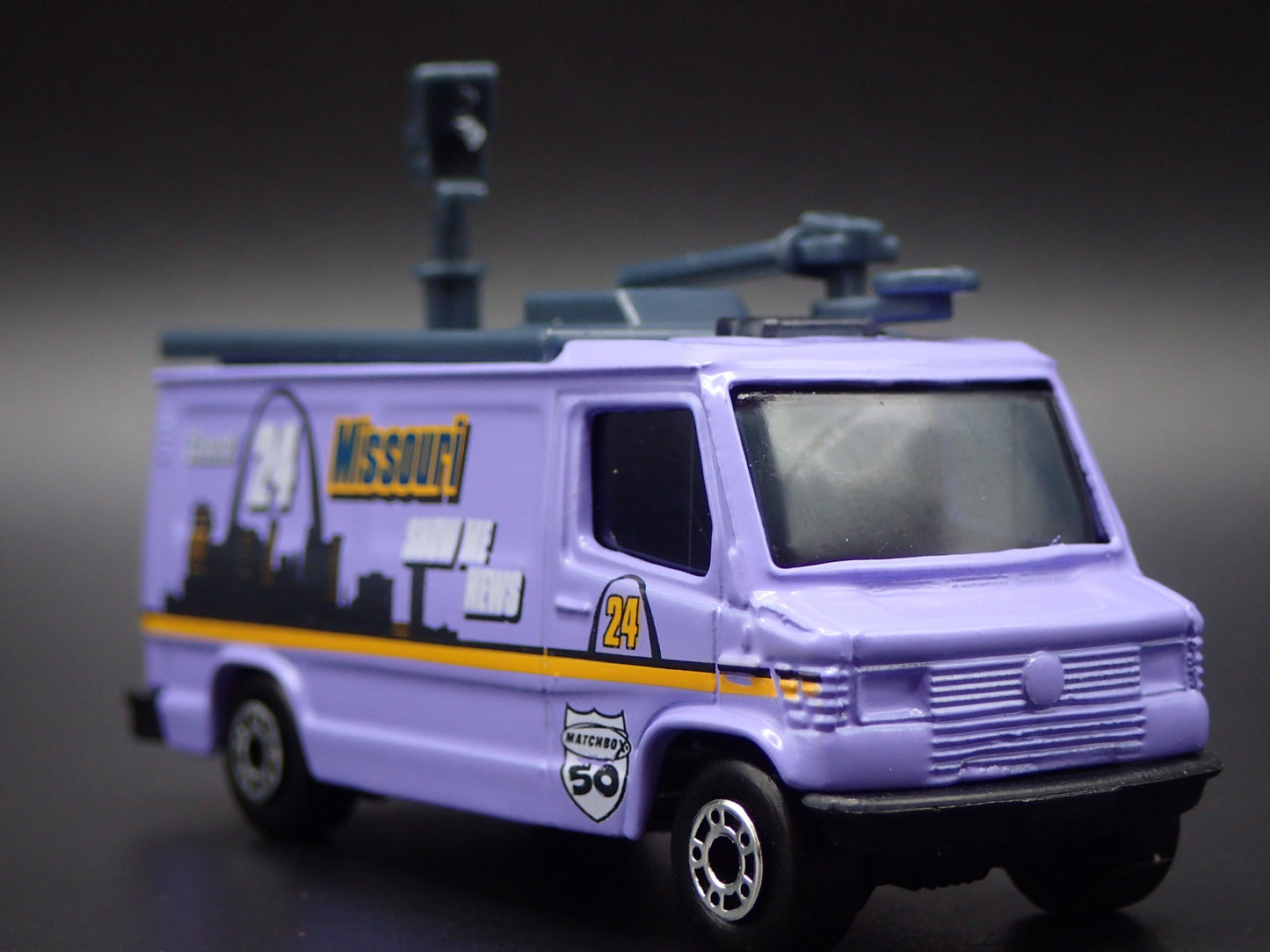 TV NEWS TRUCK VINTAGE MISSOURI 1:64 SCALE COLLECTIBLE DIORAMA DIECAST MODEL CAR
