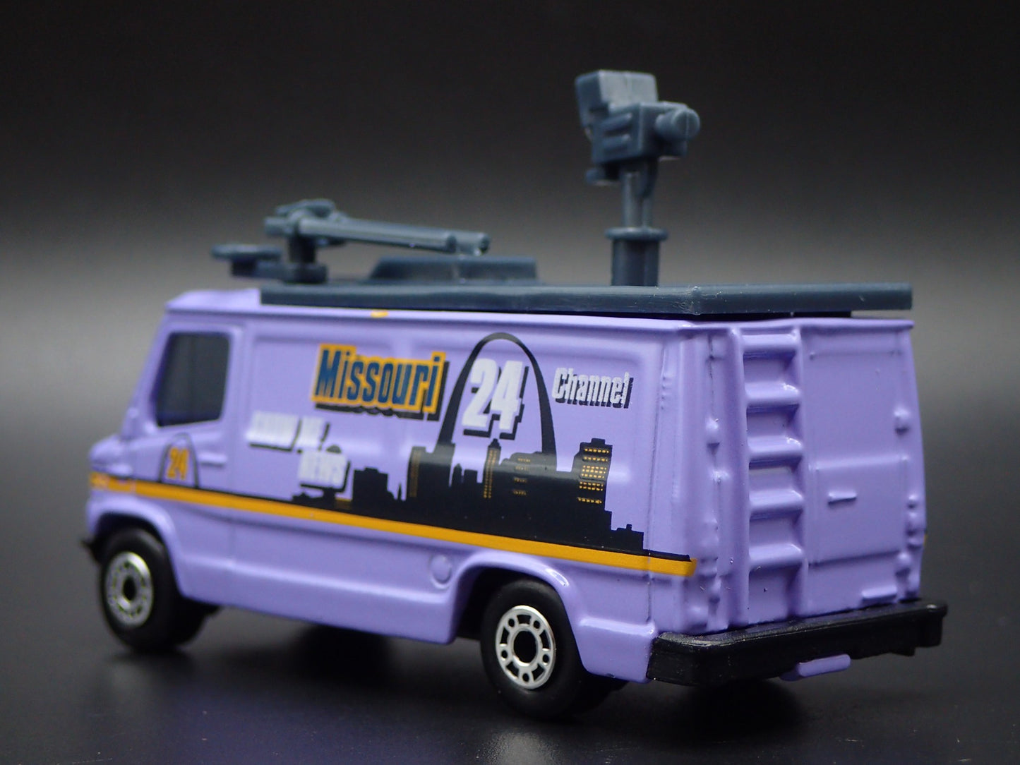 TV NEWS TRUCK VINTAGE MISSOURI 1:64 SCALE COLLECTIBLE DIORAMA DIECAST MODEL CAR