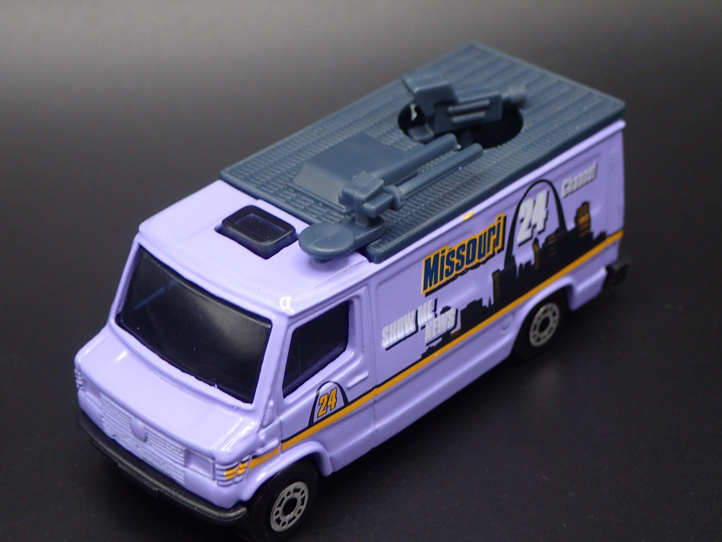 TV NEWS TRUCK VINTAGE MISSOURI 1:64 SCALE COLLECTIBLE DIORAMA DIECAST MODEL CAR