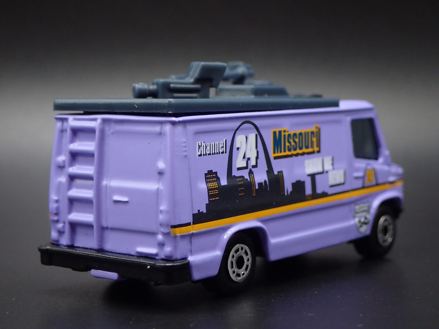 TV NEWS TRUCK VINTAGE MISSOURI 1:64 SCALE COLLECTIBLE DIORAMA DIECAST MODEL CAR